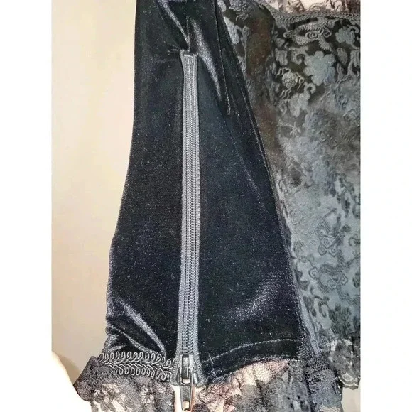 Vintage Style / Vampire Corset Top - Picture 4 of 5